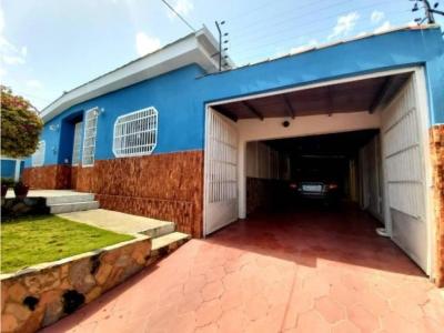 Casa en Venta El Pedregal Barquisimeto  21-11681 MZ, 270 mt2, 5 habitaciones