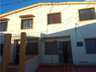 Casa en venta en La Puerta Cabudare Mls# 22-14718 FCB, 204 mt2, 4 habitaciones
