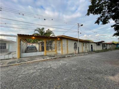Casa en venta en La Chucho Briceño Cabudare Mls#22-12119 FCB , 143 mt2, 6 habitaciones
