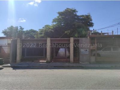 Casa en venta en el Centro Barquisimeto Mls# 22-15571 FCB , 300 mt2, 9 habitaciones