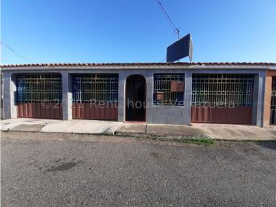 Casa en venta en Los Pinos Cabudare Mls#22-12017 fcb , 390 mt2, 5 habitaciones