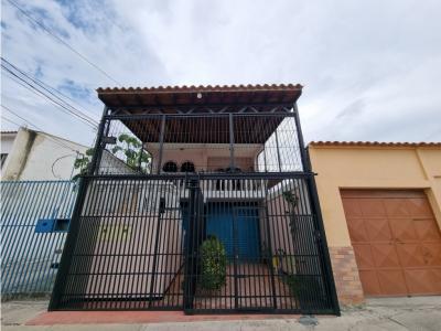 Casa con local comercial en venta Centro de Baquisimeto #22-8710, 290 mt2