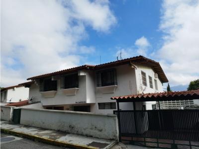 Casa En Venta - Alto Prado 199 Mts2 C. 271 Mts2 T. Caracas, 199 mt2, 5 habitaciones