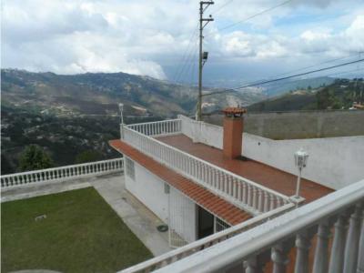 Venta de Casa en El Junquito, 820 mt2, 6 habitaciones
