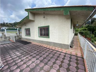 Se vende casa en El Junquito (Km 23) 1000m² - 4h/5b/4pe , 300 mt2, 4 habitaciones