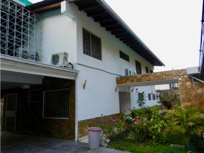 Se vende casa 490m2 4h+s/6b/4p Los Naranjos 8906, 490 mt2, 5 habitaciones
