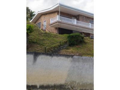 Casa en venta 1500m2 de terreno en Urb Pan de Azucar Carrizal , 620 mt2, 5 habitaciones