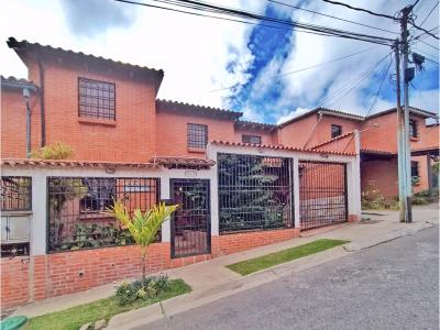 Casa en venta de dos niveles en Llano Alto  Urb Monterrey Carrizal , 260 mt2, 4 habitaciones