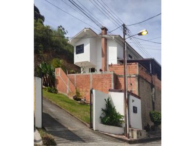 Casa en Calle las Rosas Urb Pan de Azucar  Carrizal, 350 mt2, 5 habitaciones