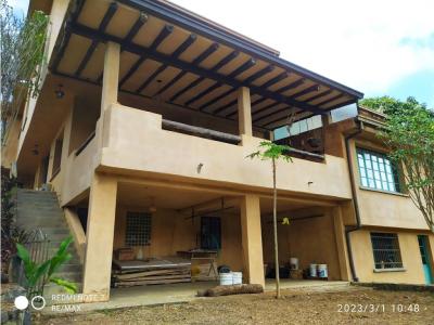 Casa en venta ubicada en Karimao, 381 mt2, 5 habitaciones
