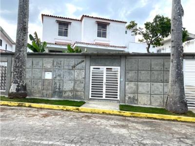 Casa en venta Macaracuay, 592 mt2, 5 habitaciones