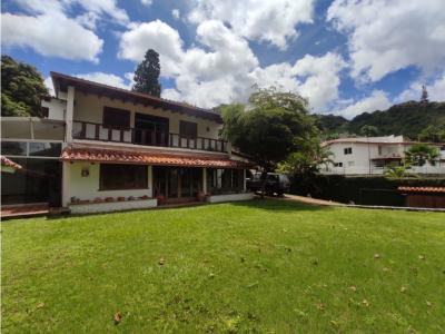 Hermosa Casa en Venta en Prados del Este 500m2 4h+s/4b+s/4, 500 mt2, 5 habitaciones