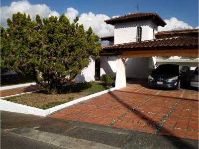 Vendo casa 410m2 4h+2s/4b+s/4p La Lagunita 5788, 410 mt2, 6 habitaciones